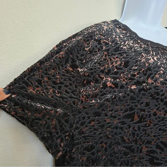 Free People Velvet Teddy Burnout Top Size Medium NWT - Picture 3 of 14